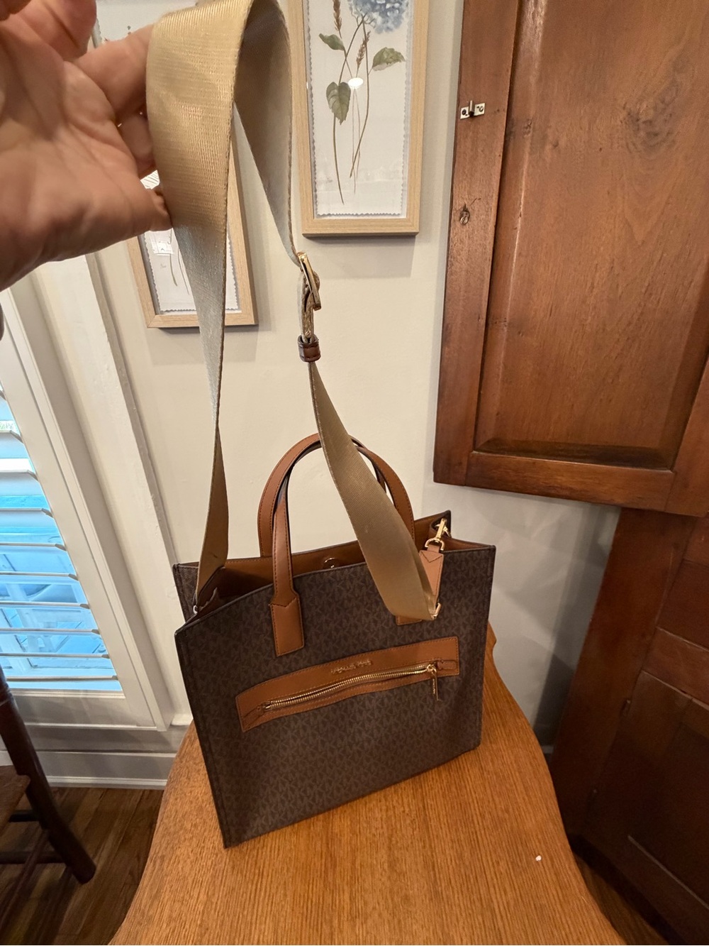 Michael Kors Brown Logo Messenger Bag with Tan Trim - Picture 2 of 4